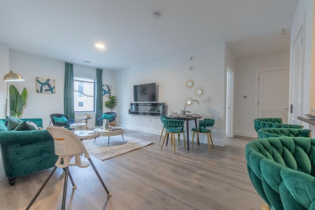 2 Bedroom 2 Bath Suite, Near American Dream And The Airport, Free Parking, King Bed And 2 Queen Beds, Washer And Dryer Orange Eksteriør billede
