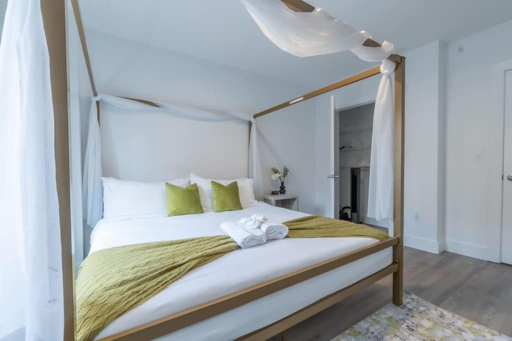 2 Bedroom 2 Bath Suite, Near American Dream And The Airport, Free Parking, King Bed And 2 Queen Beds, Washer And Dryer Orange Eksteriør billede