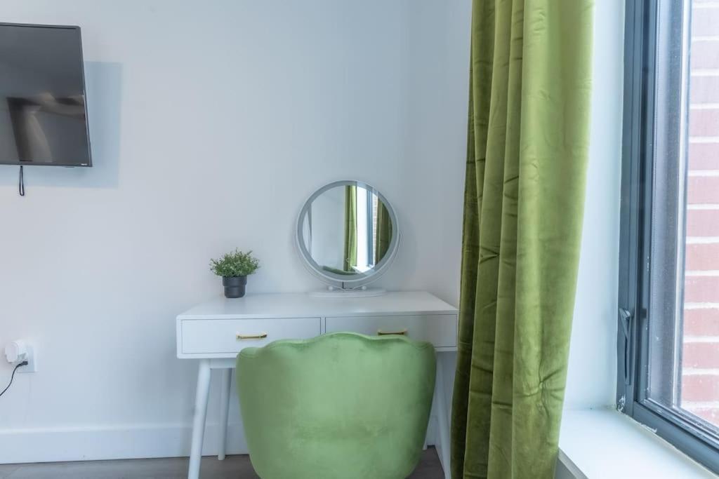 2 Bedroom 2 Bath Suite, Near American Dream And The Airport, Free Parking, King Bed And 2 Queen Beds, Washer And Dryer Orange Eksteriør billede