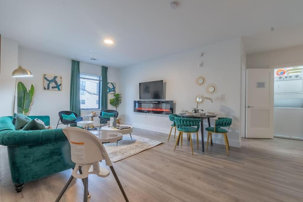2 Bedroom 2 Bath Suite, Near American Dream And The Airport, Free Parking, King Bed And 2 Queen Beds, Washer And Dryer Orange Eksteriør billede
