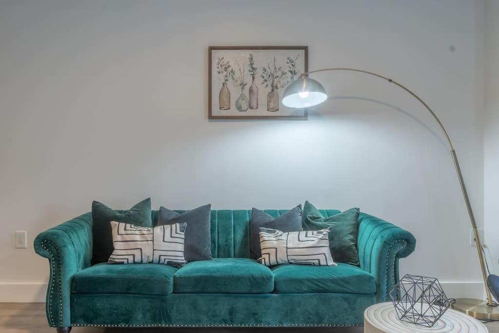 2 Bedroom 2 Bath Suite, Near American Dream And The Airport, Free Parking, King Bed And 2 Queen Beds, Washer And Dryer Orange Eksteriør billede