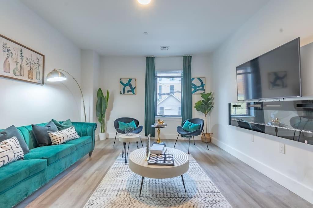 2 Bedroom 2 Bath Suite, Near American Dream And The Airport, Free Parking, King Bed And 2 Queen Beds, Washer And Dryer Orange Eksteriør billede