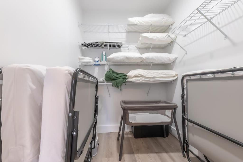2 Bedroom 2 Bath Suite, Near American Dream And The Airport, Free Parking, King Bed And 2 Queen Beds, Washer And Dryer Orange Eksteriør billede