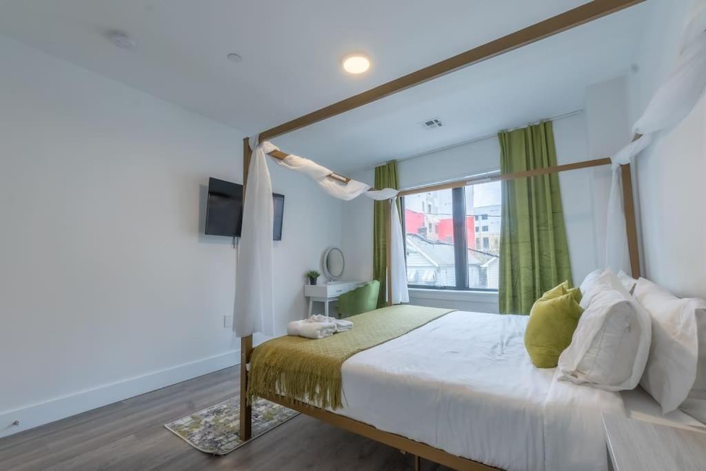 2 Bedroom 2 Bath Suite, Near American Dream And The Airport, Free Parking, King Bed And 2 Queen Beds, Washer And Dryer Orange Eksteriør billede