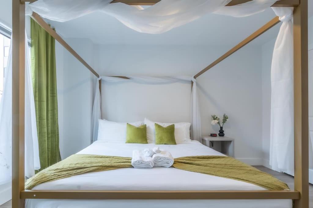 2 Bedroom 2 Bath Suite, Near American Dream And The Airport, Free Parking, King Bed And 2 Queen Beds, Washer And Dryer Orange Eksteriør billede