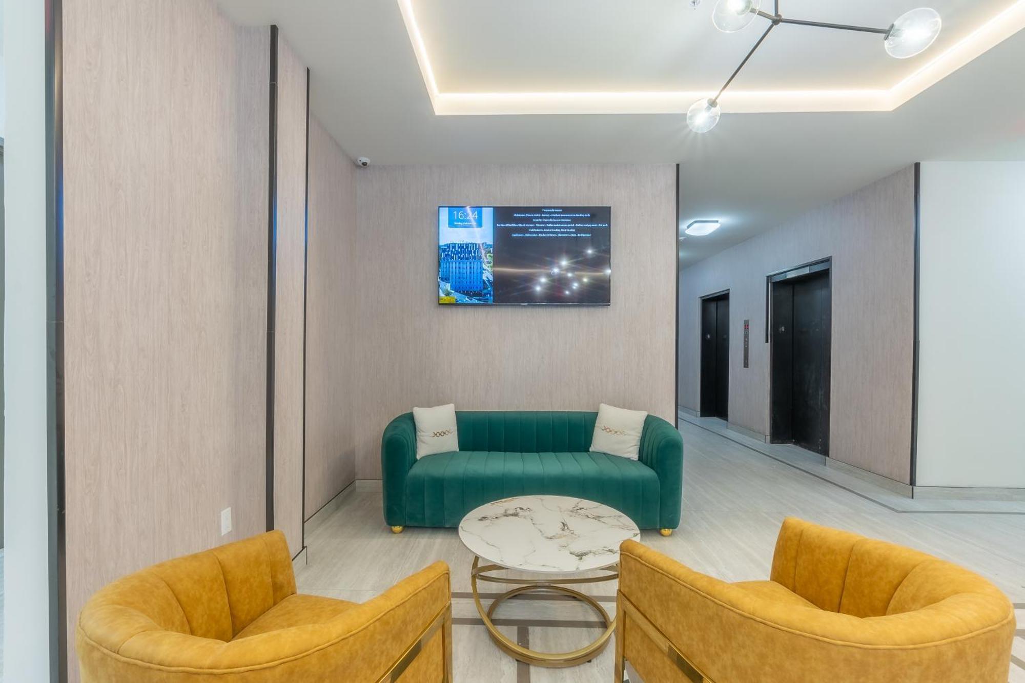 2 Bedroom 2 Bath Suite, Near American Dream And The Airport, Free Parking, King Bed And 2 Queen Beds, Washer And Dryer Orange Eksteriør billede